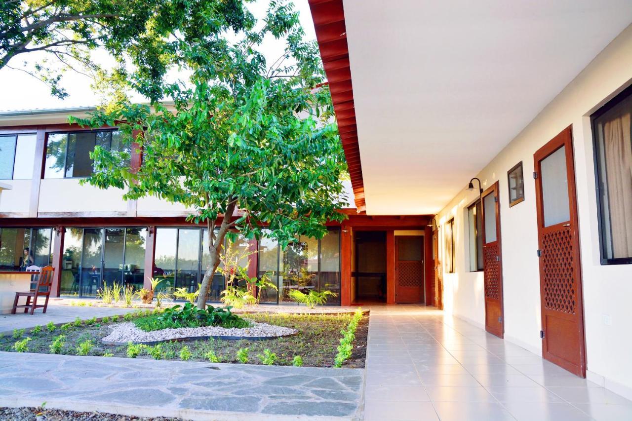 Los Jazmines Hotel Resort Warnes Zewnętrze zdjęcie