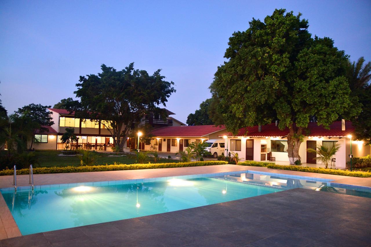Los Jazmines Hotel Resort Warnes Zewnętrze zdjęcie