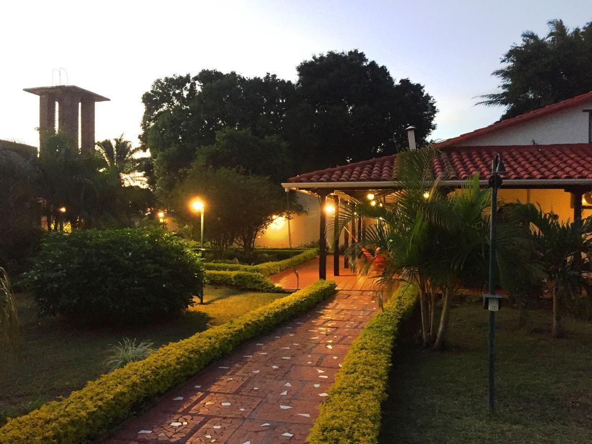 Los Jazmines Hotel Resort Warnes Zewnętrze zdjęcie