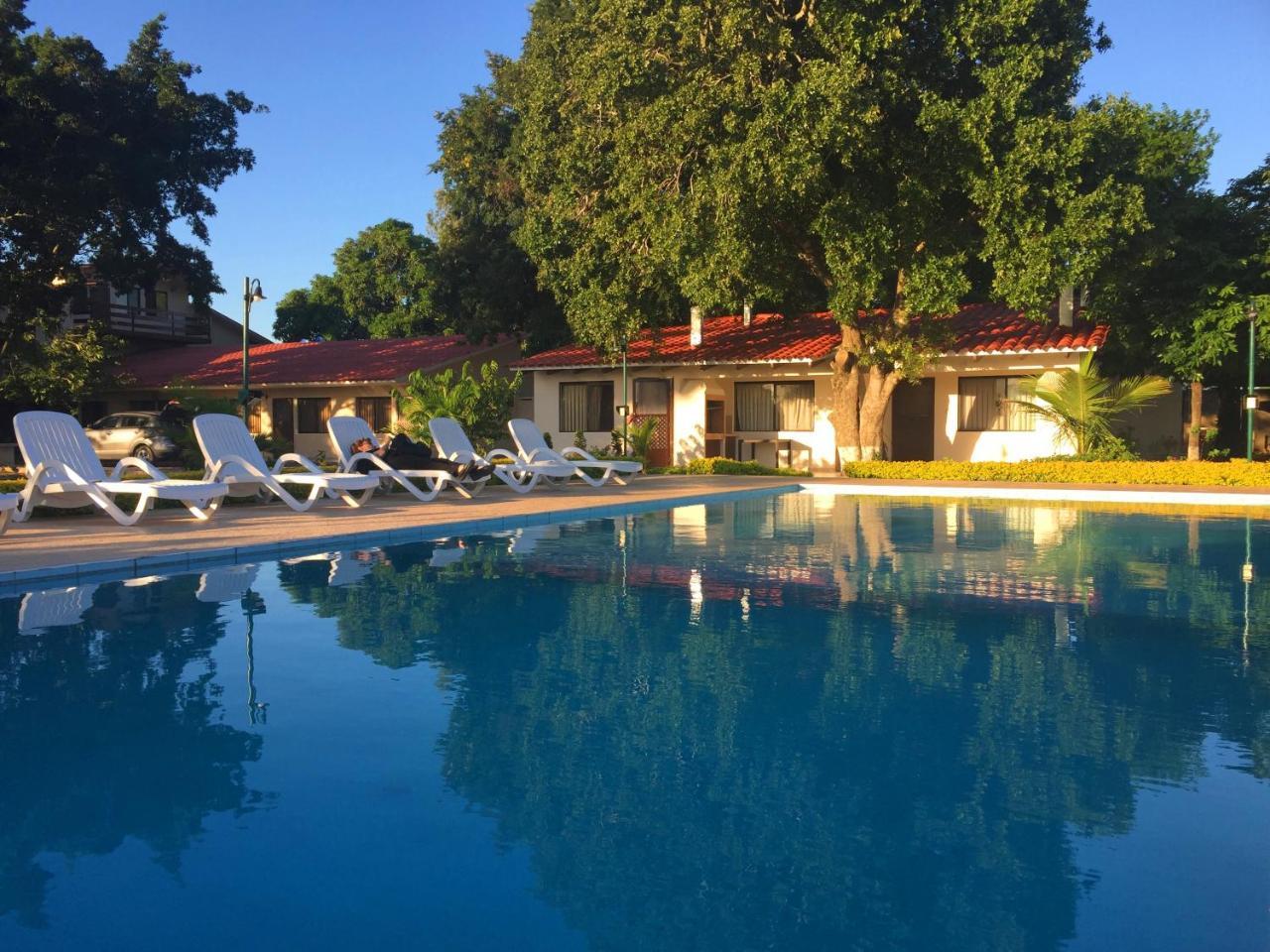 Los Jazmines Hotel Resort Warnes Zewnętrze zdjęcie