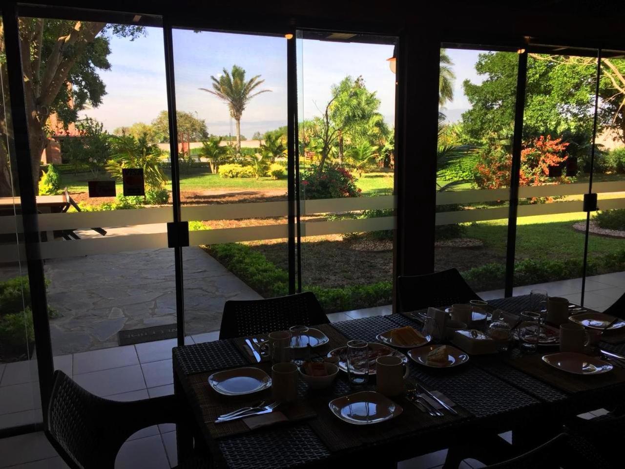 Los Jazmines Hotel Resort Warnes Zewnętrze zdjęcie