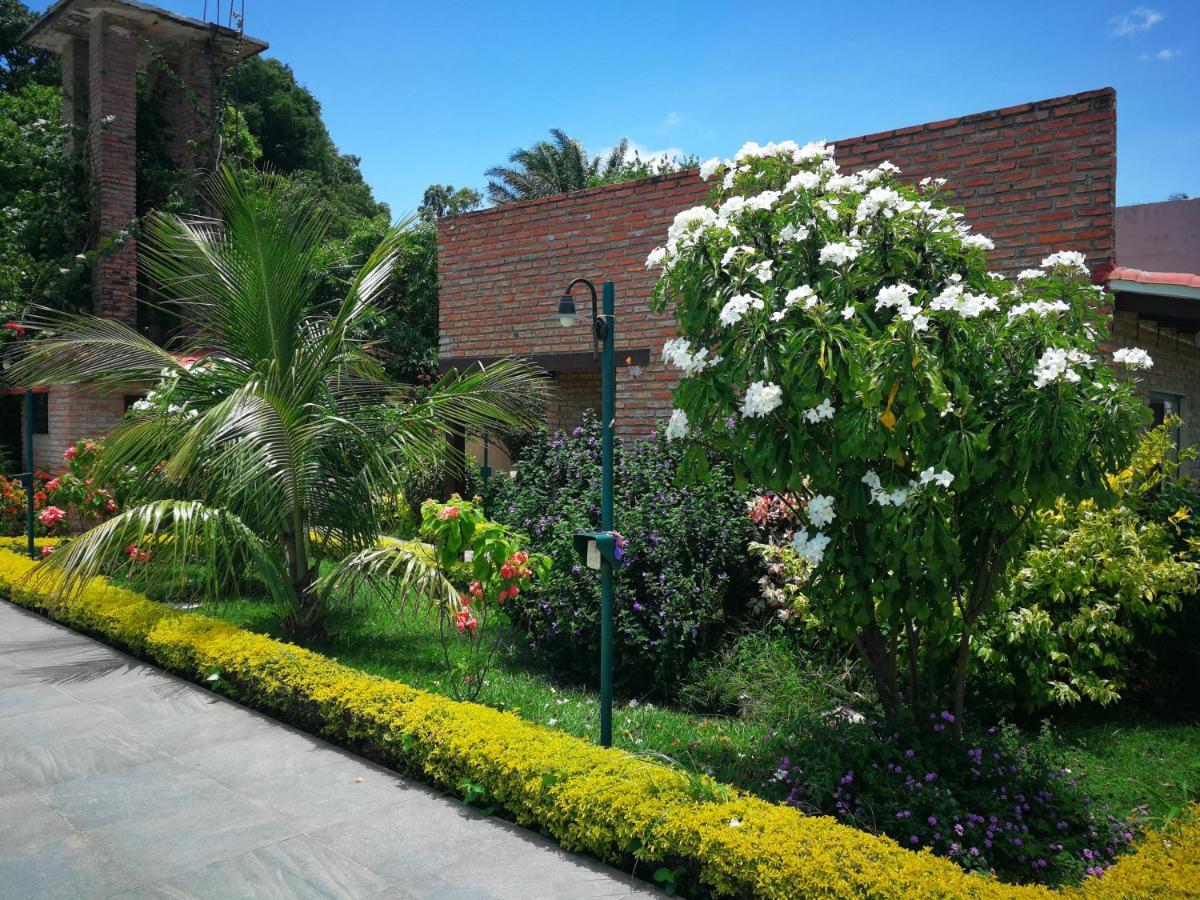 Los Jazmines Hotel Resort Warnes Zewnętrze zdjęcie